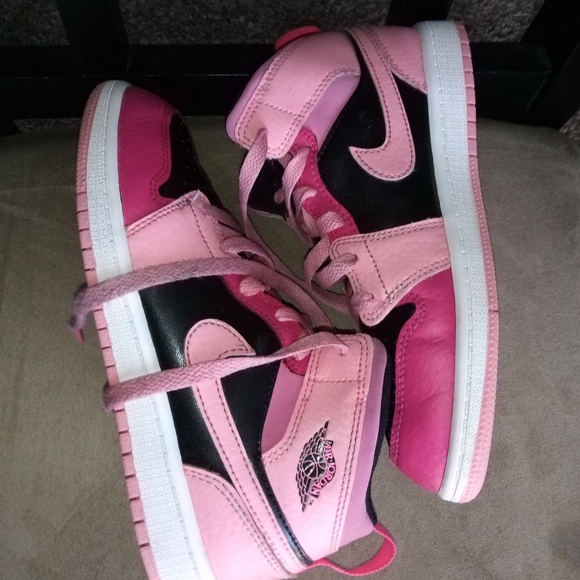 Nike Air Jordan 1 Mid Pink Coral Chalk Pinksickle PS 3Y Barbie￼ - Picture 5 of 6